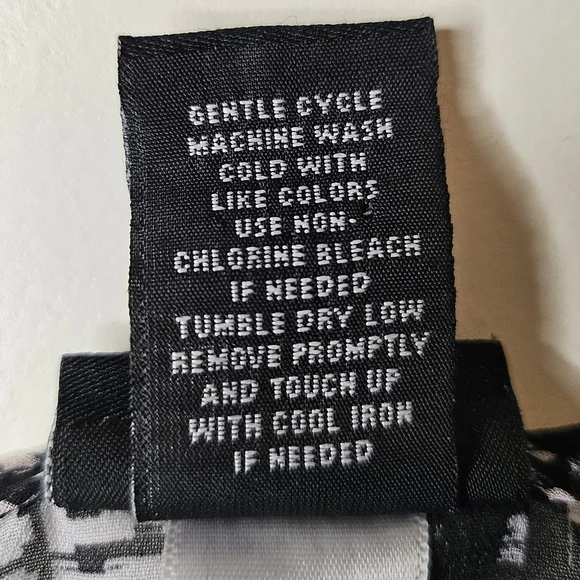 Torrid 2X Abstract Keyhole Layered Tank Blouse Plus Size Flowy Top - Picture 7 of 12